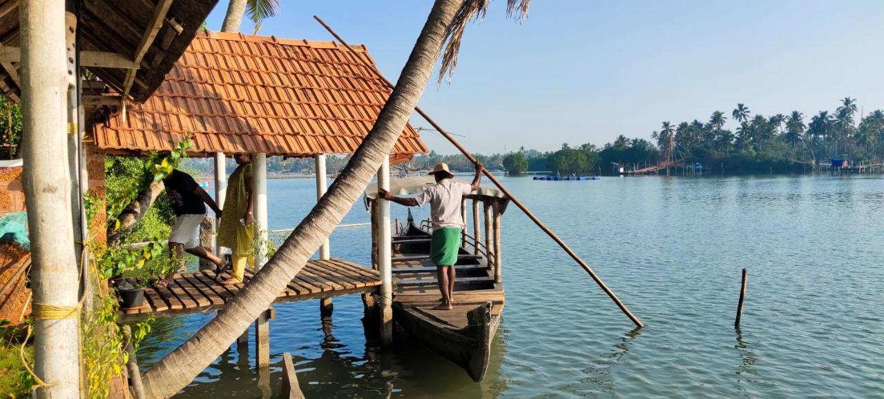 Ambadi'S Villa -Lake View Resort Pallipuram Exterior photo