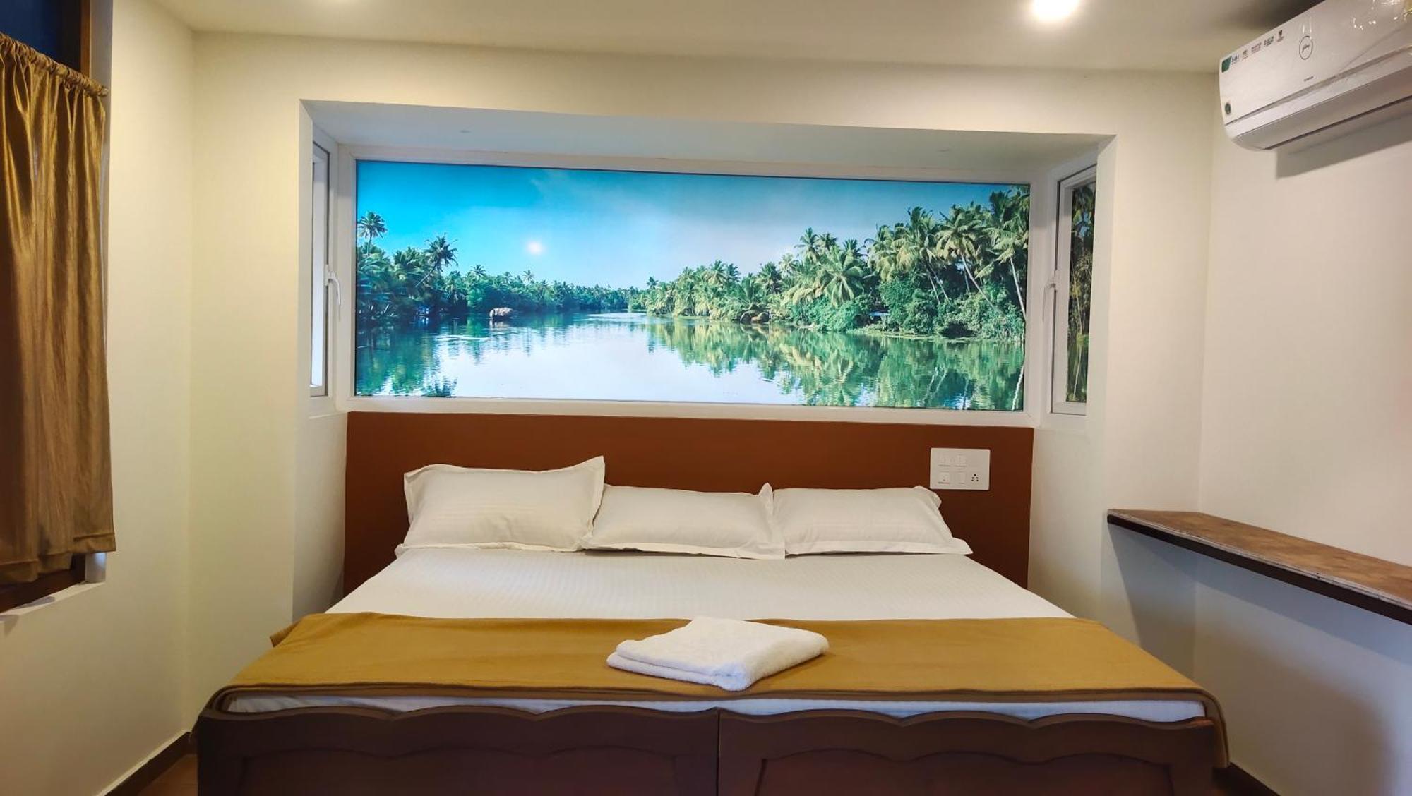 Ambadi'S Villa -Lake View Resort Pallipuram Exterior photo