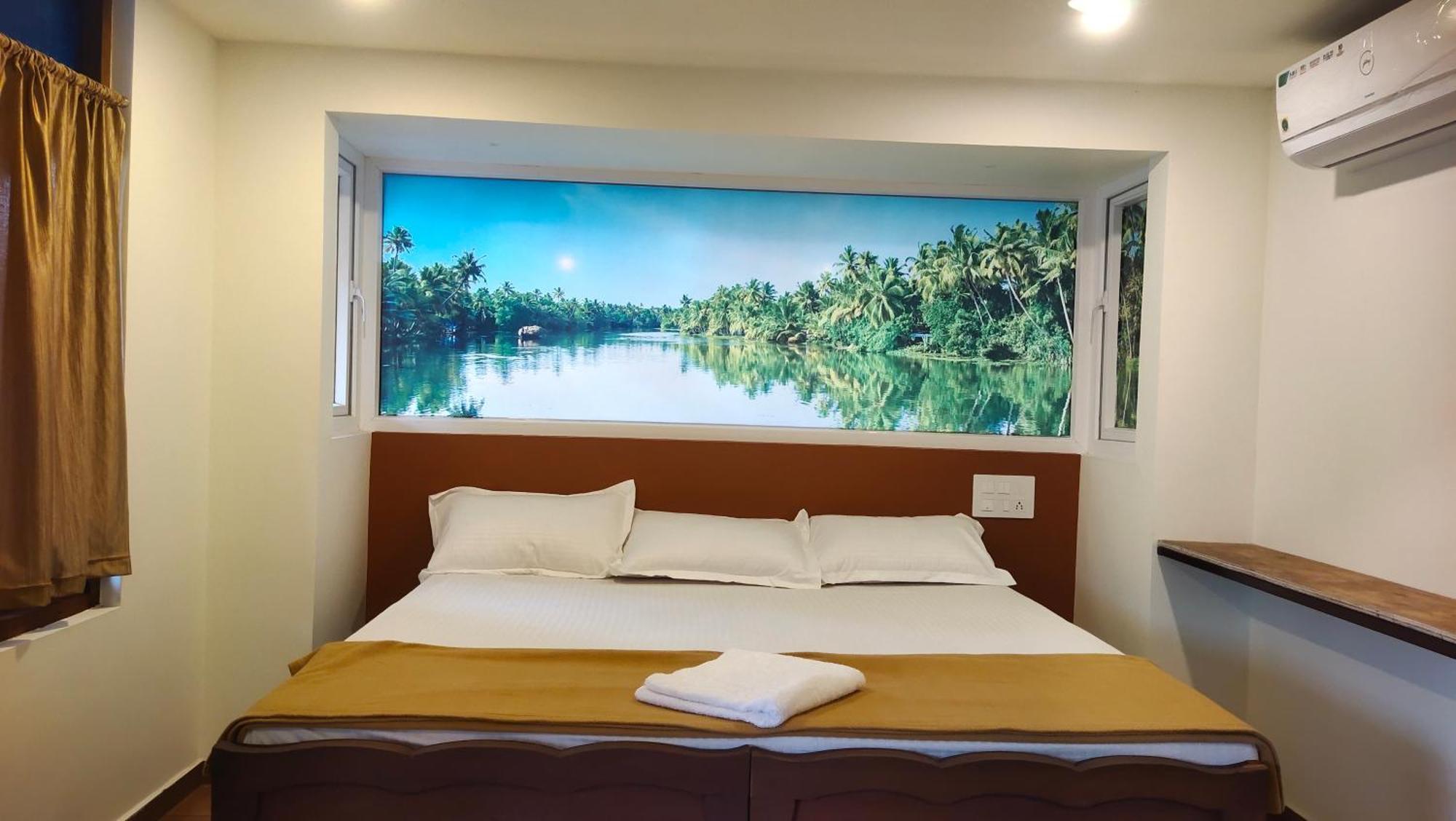 Ambadi'S Villa -Lake View Resort Pallipuram Exterior photo