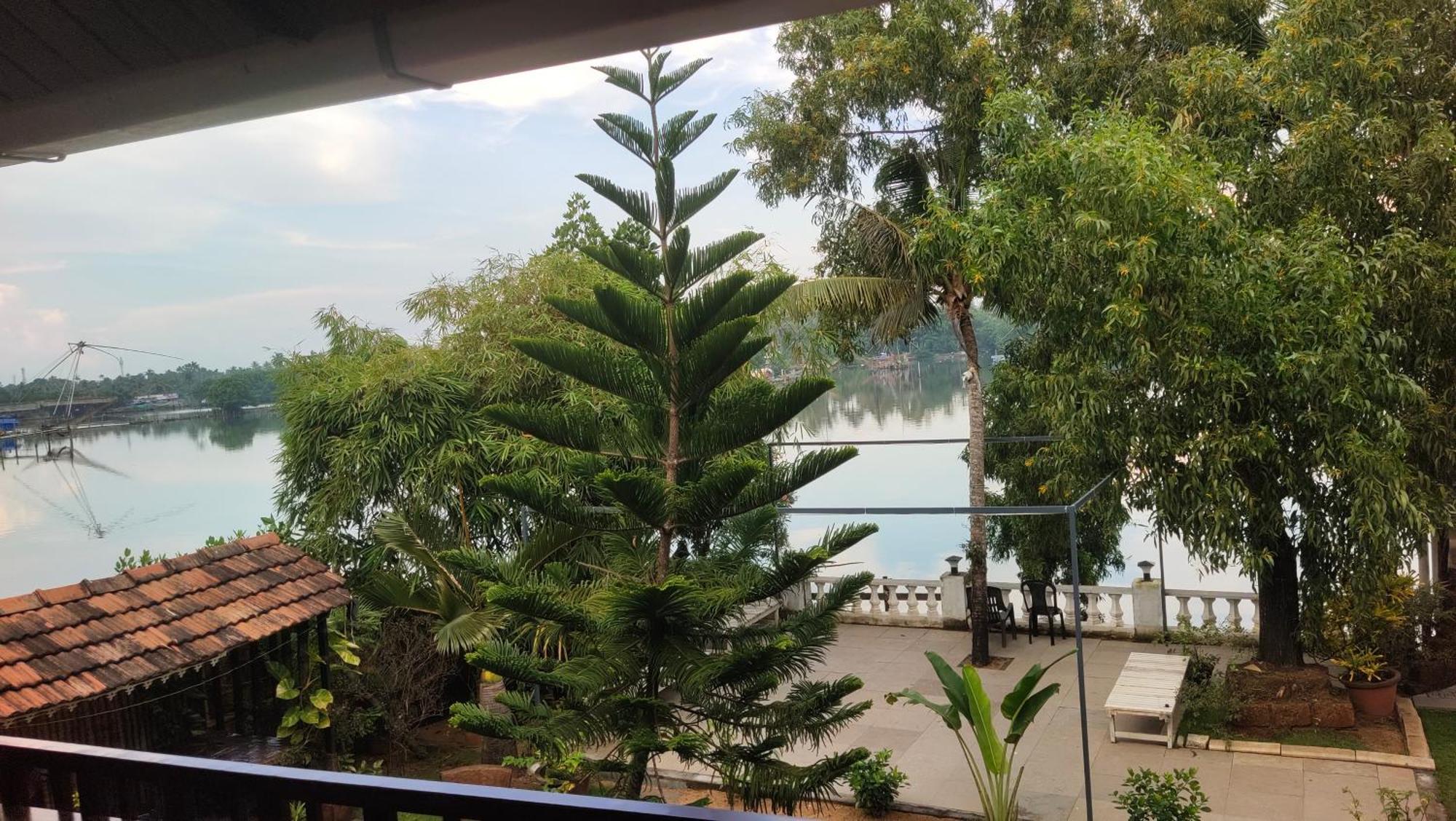 Ambadi'S Villa -Lake View Resort Pallipuram Exterior photo