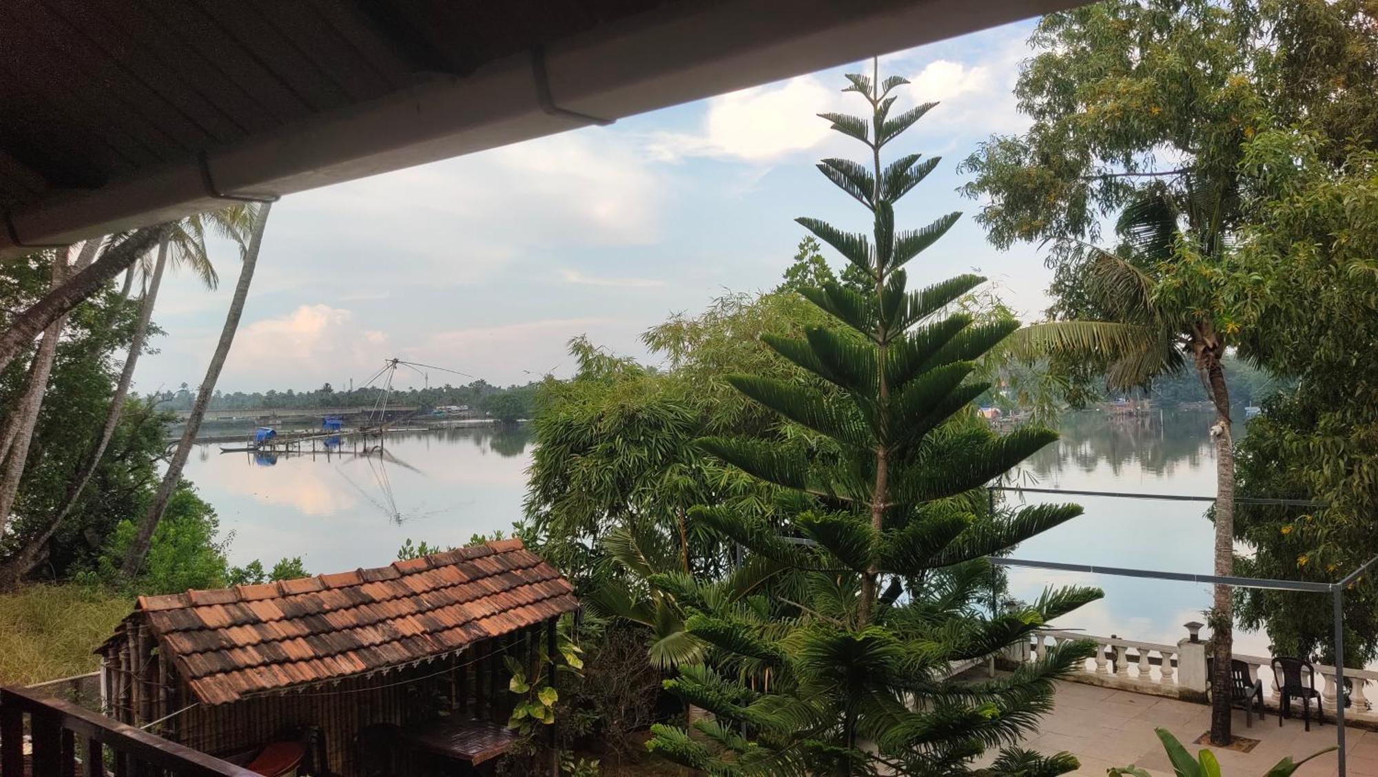 Ambadi'S Villa -Lake View Resort Pallipuram Exterior photo