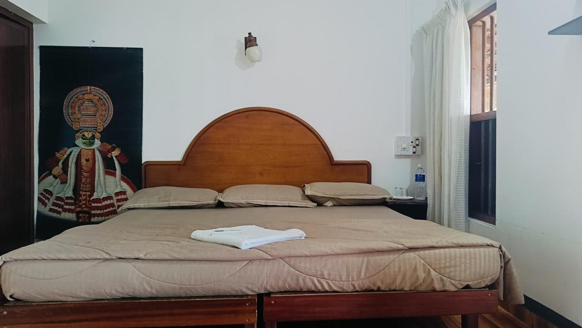 Ambadi'S Villa -Lake View Resort Pallipuram Exterior photo